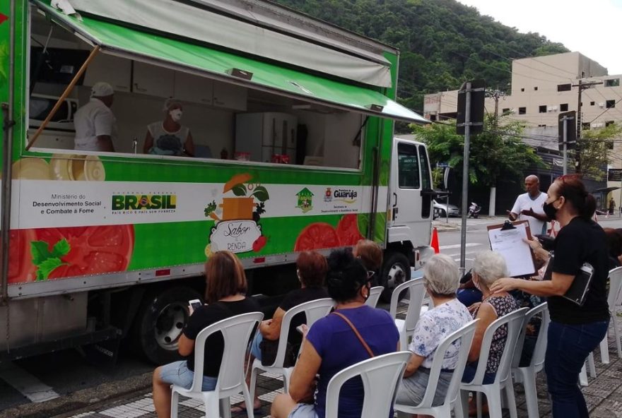 oficinas-gratuitas-de-educacao-alimentar-em-guaruja-com-o-caminhao-sabor-e-renda