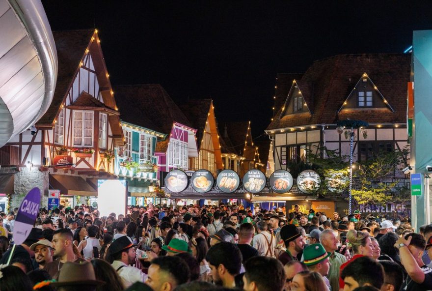 oktoberfest-blumenau-bate-recorde-de-publico-em-18-de-outubro3A-maior-da-edicao-2025