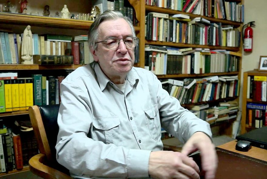 Paolla Caroselha entrou na confusão e detonou quem comemorou a morte de Olavo de Carvalho.