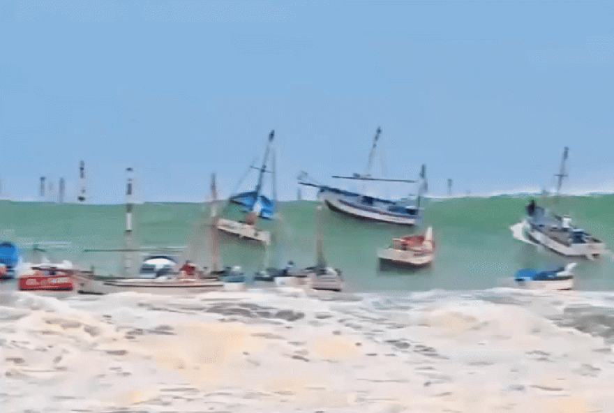 ondas-gigantes-causam-tragedia-no-equador-e-peru