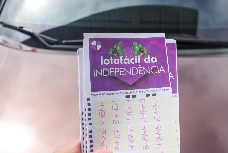 Lotofácil,Independência,Lottery,Ticket,From,Loterias,Caixa,,Capturing,Numbers,And