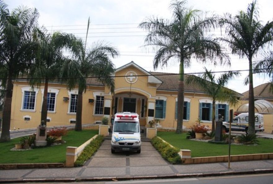 onibus-escolar-bate-em-poste-e-deixa-feridos-em-itatiba3A-criancas-e-monitora-socorridos