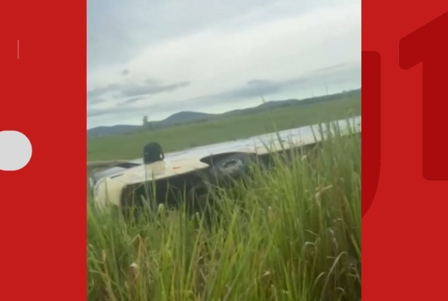 onibus-tomba-na-ba-670-proximo-de-itapetinga3A-nove-feridos-em-acidente onibus-tomba-na-ba-670-proximo-de-itapetinga3A-nove-feridos-em-acidente