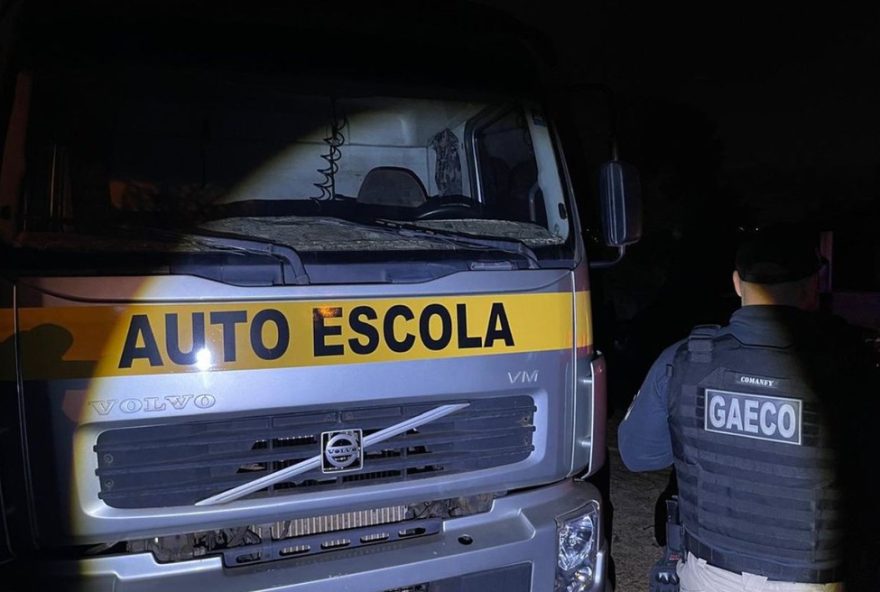 operacao-combate-fraudes-em-obtencao-de-cnh-no-parana.-autoescola-clandestina-e-fechada-e-cinco-pessoas-sao-presas