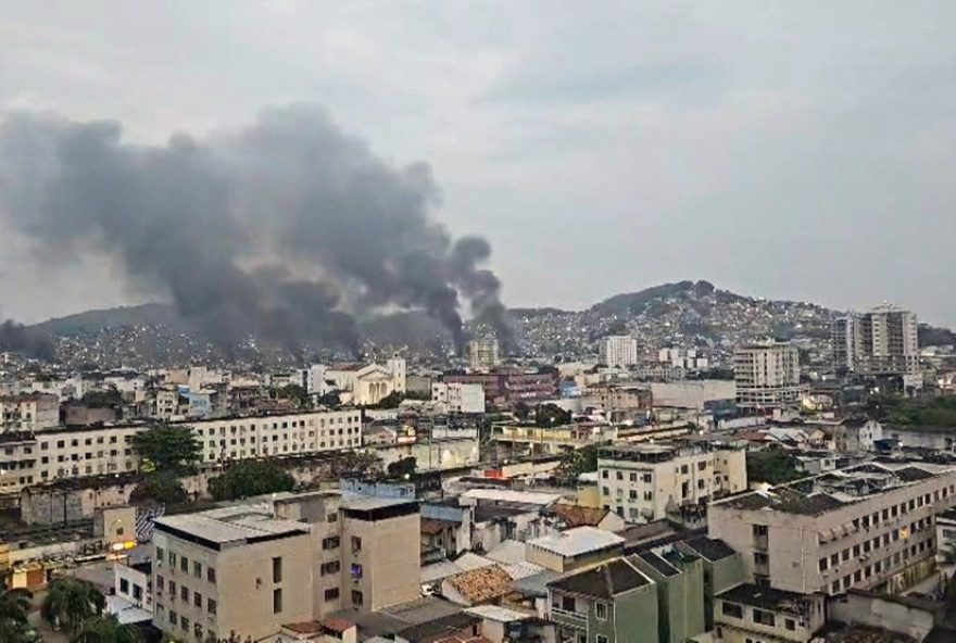 operacao-contencao-no-alemao-e-penha3A-policial-morto-e-4-pms-feridos-no-combate-ao-comando-vermelho
