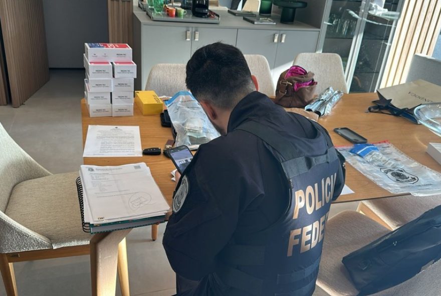 operacao-da-pf-desarticula-esquema-de-contrabando-de-agrotoxicos-na-fronteira-parana-paraguai operacao-da-pf-desarticula-esquema-de-contrabando-de-agrotoxicos-na-fronteira-parana-paraguai