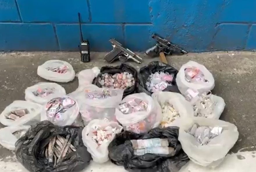 operacao-da-pm-no-complexo-da-mangueirinha-prende-bandidos-e-resgata-vitima-seguranca-em-duque-de-caxias