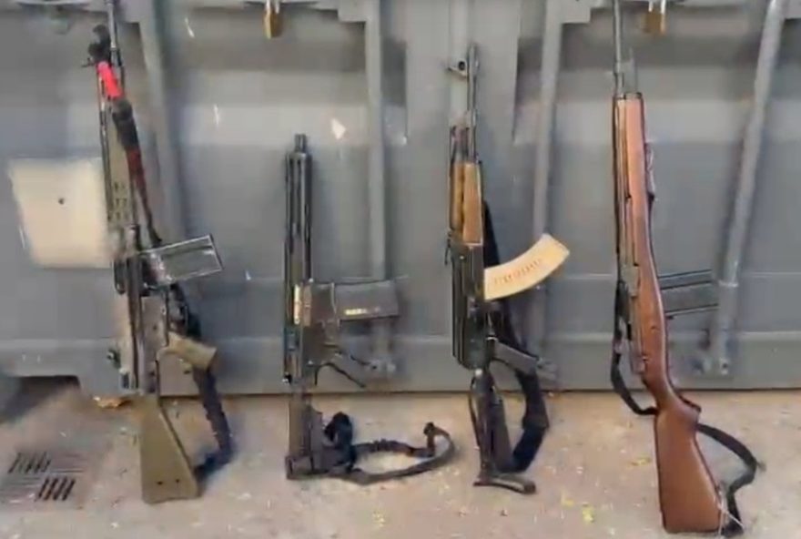 operacao-da-pm-resulta-na-apreensao-de-4-fuzis-no-morro-do-castro2C-em-sao-goncalo operacao-da-pm-resulta-na-apreensao-de-4-fuzis-no-morro-do-castro2C-em-sao-goncalo