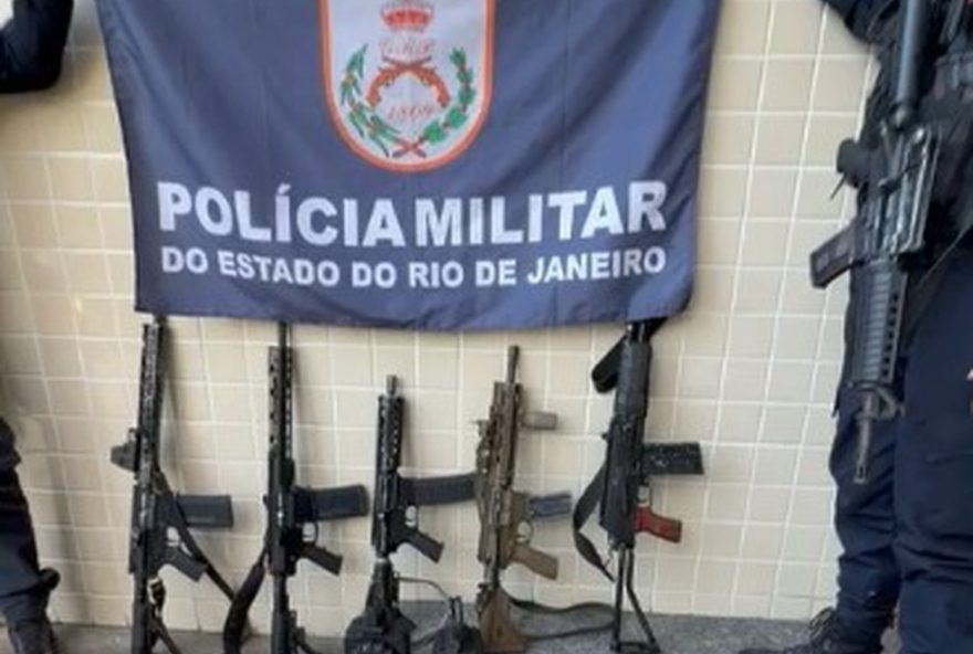 operacao-da-pm-resulta-na-apreensao-de-fuzis-e-granada-em-niteroi3A-combate-ao-crime-organizado-no-alto-do-morro operacao-da-pm-resulta-na-apreensao-de-fuzis-e-granada-em-niteroi3A-combate-ao-crime-organizado-no-alto-do-morro