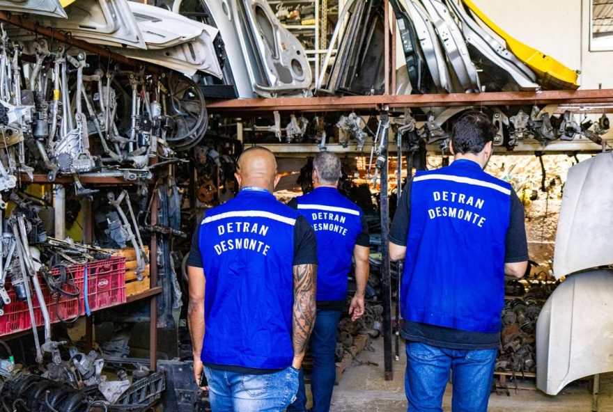 operacao-desmonte-do-detran-rj-interdita-ferro-velho-em-nova-iguacu-fiscalizacao-de-pecas-automotivas-e-seguranca-dos-consumidores operacao-desmonte-do-detran-rj-interdita-ferro-velho-em-nova-iguacu-fiscalizacao-de-pecas-automotivas-e-seguranca-dos-consumidores
