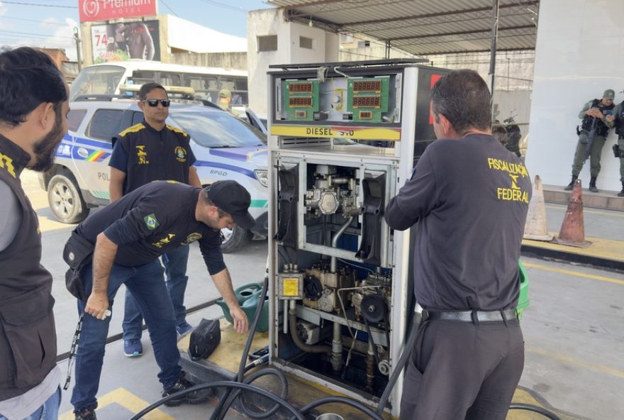operacao-detecta-falhas-em-bombas-de-combustivel-em-pernambuco3A-4925-com-irregularidades2C-postos-autuados-e-multas-aplicadas