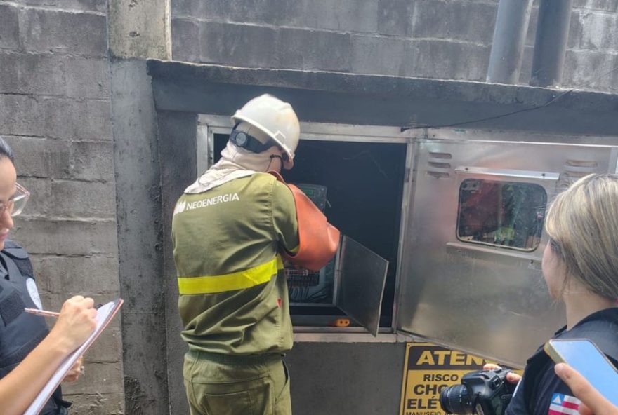 operacao-flagra-furto-de-energia-em-fabrica-na-bahia2C-suficiente-para-abastecer-mais-de-3-mil-residencias operacao-flagra-furto-de-energia-em-fabrica-na-bahia2C-suficiente-para-abastecer-mais-de-3-mil-residencias