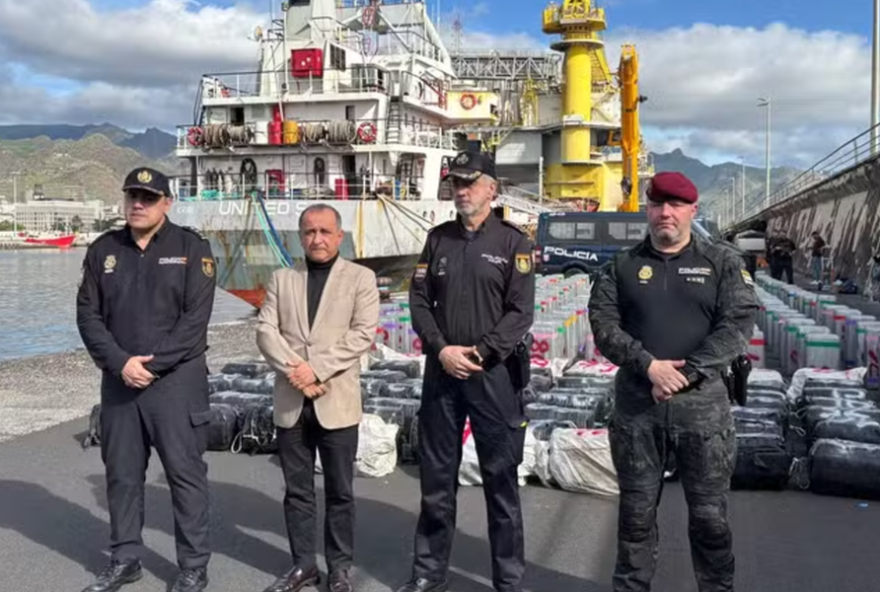 operacao-internacional-intercepta-navio-e-apreende-10-toneladas-de-cocaina-no-atlantico3A-detalhes-da-acao-em-alto-mar operacao-internacional-intercepta-navio-e-apreende-10-toneladas-de-cocaina-no-atlantico3A-detalhes-da-acao-em-alto-mar