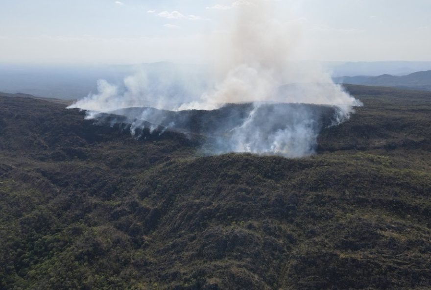 operacao-na-chapada-dos-veadeiros-prende-dois-e-aplica-multas-de-ate-r24-50-milhoes-por-incendios operacao-na-chapada-dos-veadeiros-prende-dois-e-aplica-multas-de-ate-r24-50-milhoes-por-incendios