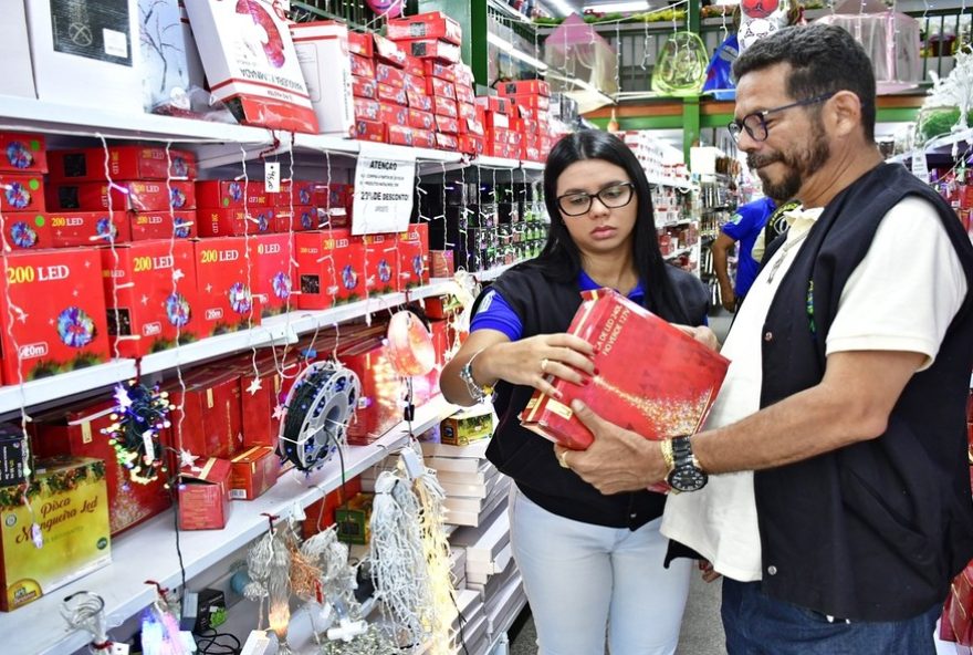 operacao-natal-seguro-em-manaus3A-marca-de-panetone-e-reprovada-e-mais-de-6-mil-produtos-irregulares-sao-apreendidos