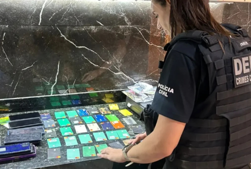 operacao-nexo-digital3A-policia-civil-apreende-drogas-e-cartoes-em-acao-contra-crimes-ciberneticos operacao-nexo-digital3A-policia-civil-apreende-drogas-e-cartoes-em-acao-contra-crimes-ciberneticos