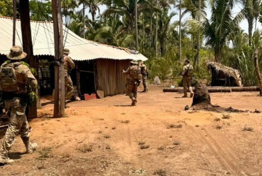 operacao-piacava3A-policia-federal-e-militar-atuam-contra-crimes-e-invasoes-na-terra-indigena-bacurizinho2C-no-maranhao