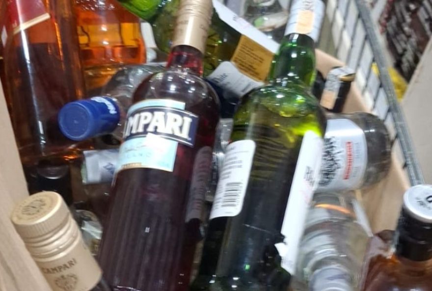 operacao-policial-apreende-bebidas-alcoolicas-adulteradas-em-cachoeirinha