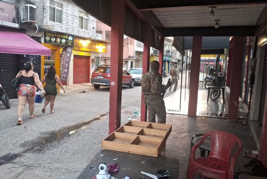 operacao-policial-combate-trafico-em-benfica3A-arara-e-mandela-alvos24selectados-da-22tropa-do-22022 operacao-policial-combate-trafico-em-benfica3A-arara-e-mandela-alvos24selectados-da-22tropa-do-22022