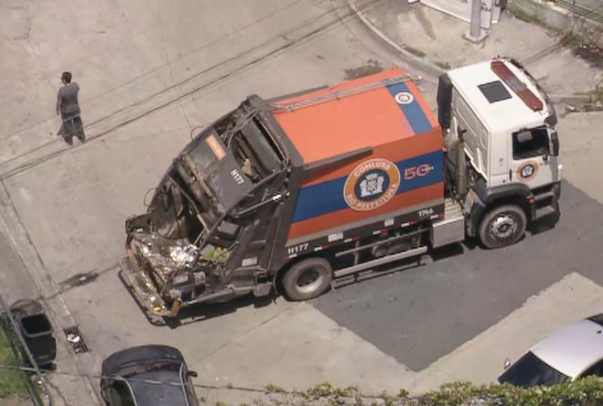 operacao-policial-na-mare3A-chefe-do-tcp-morto-e-trafico-usa-caminhoes-como-barricadas