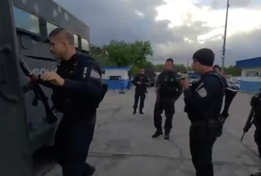 operacao-policial-no-complexo-da-pedreira-fecha-escolas-e-unidades-de-saude-em-costa-barros-rio-tensao-e-desafios-na-regiao