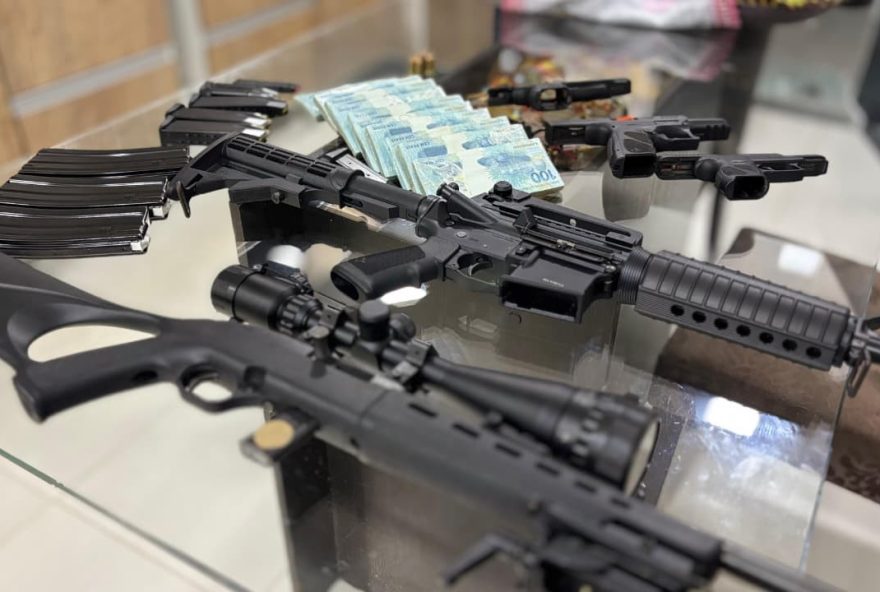 operacao-policial-resulta-na-prisao-de-7-pessoas-na-bahia-e-1-em-goias-por-suspeitas-de-comercio-de-armas operacao-policial-resulta-na-prisao-de-7-pessoas-na-bahia-e-1-em-goias-por-suspeitas-de-comercio-de-armas