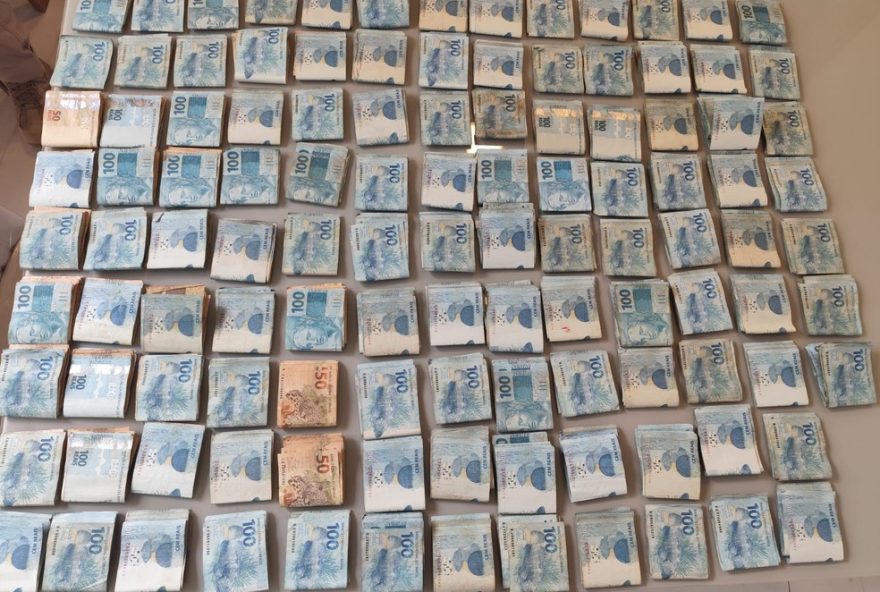 operacao-territorio-livre3A-grupo-criminoso-que-controlava-internet-e-alvo-na-bahia-r24-173-mil-apreendidos operacao-territorio-livre3A-grupo-criminoso-que-controlava-internet-e-alvo-na-bahia-r24-173-mil-apreendidos