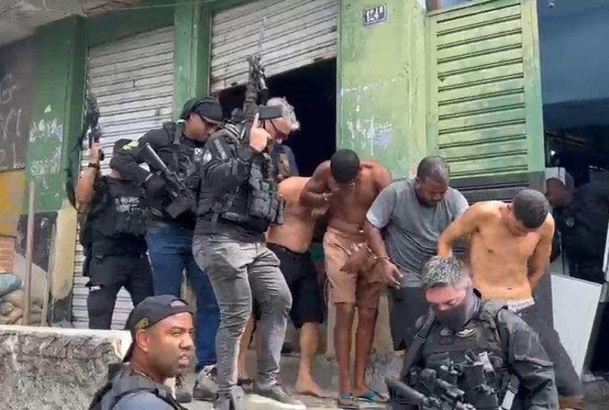 operacao-torniquete3A-nove-homens-presos-e-cinco-toneladas-de-drogas-apreendidas-no-fallet2C-no-centro-do-rio