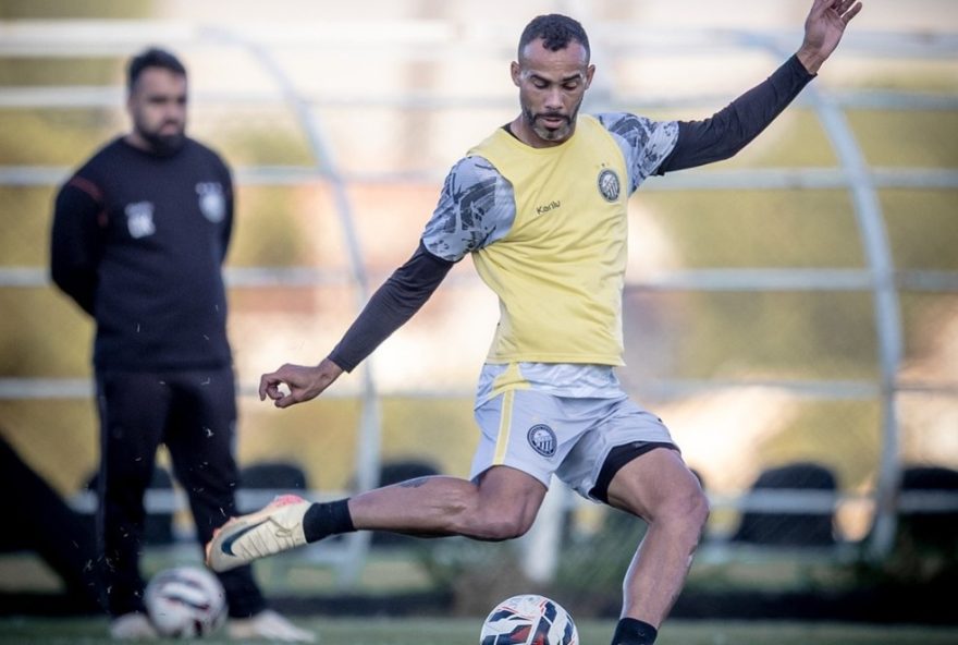 operario-pr-define-escalacao-para-confronto-decisivo-com-o-vasco-pela-copa-do-brasil3A-fransergio-e-neto-paraiba-retornam