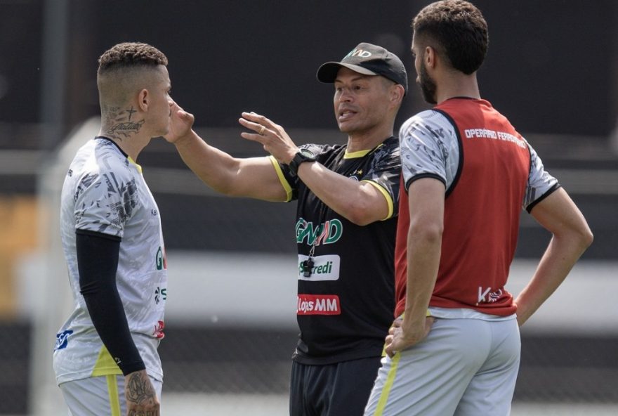operario-pr-tem-zaga-reforcada-e-disputa-aberta-no-ataque-para-enfrentar-athletic-mg3A-acompanhe-em-tempo-real