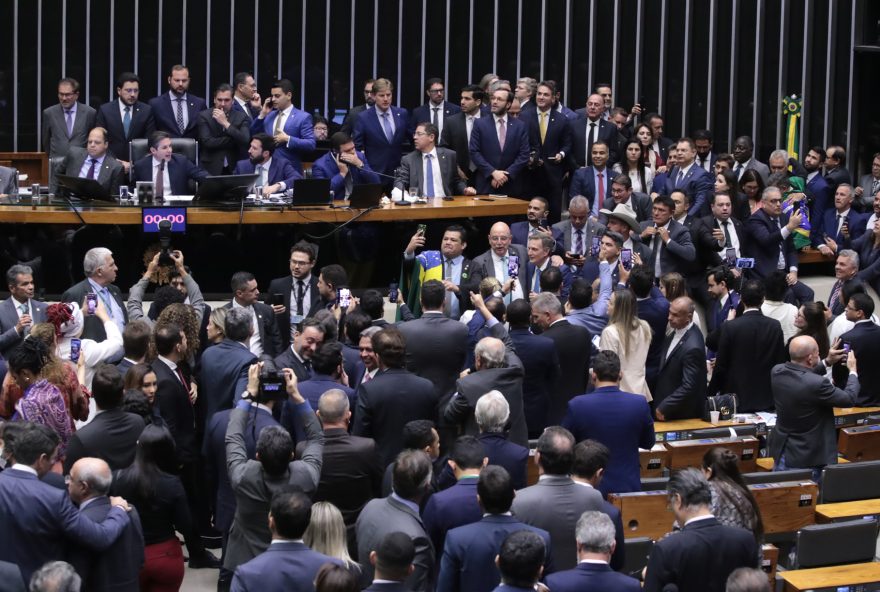 oposicao-comemora-urgencia-da-anistia-e-luta-por-bolsonaro-elegivel