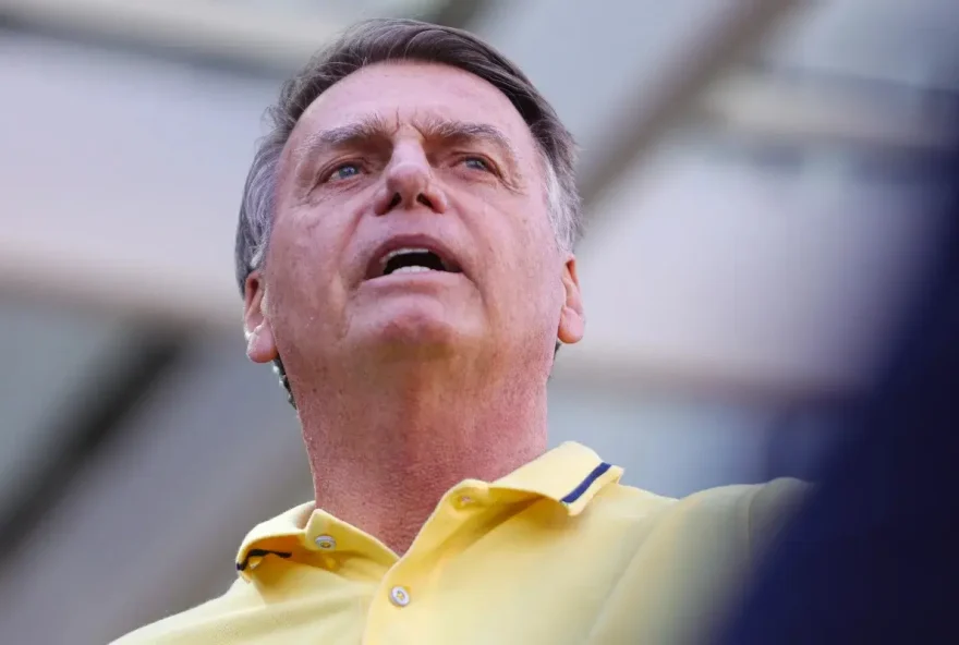oposicao-reune-assinaturas-para-urgencia-de-pl-que-beneficiaria-bolsonaro