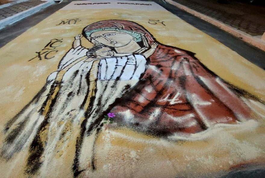 origem-e-significado-dos-tapetes-de-corpus-christi3A-tradicao-catolica-em-destaque
