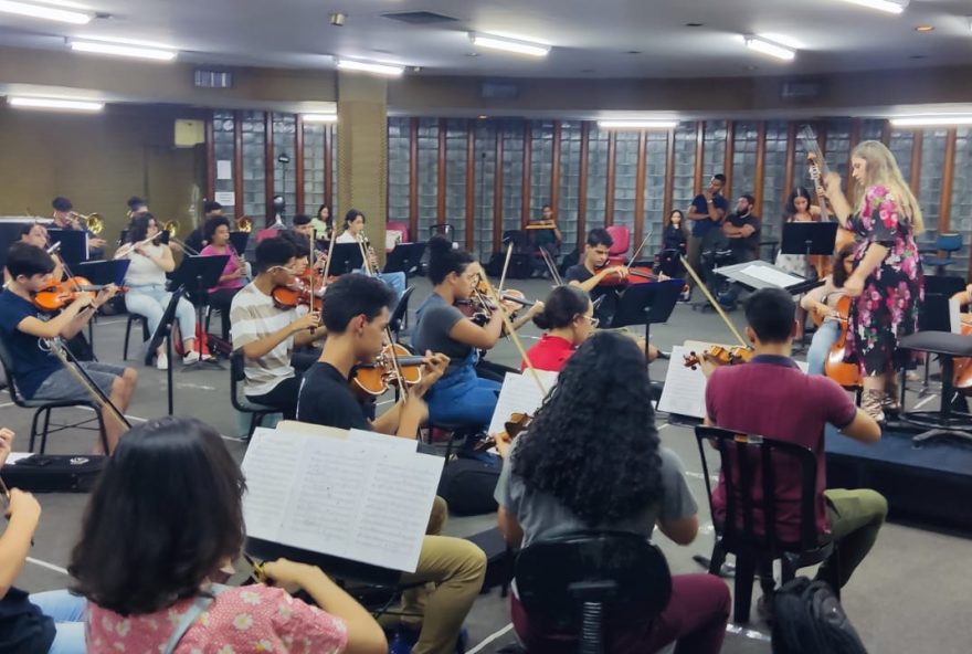 Prefeitura apresenta Beatles in Concert na abertura do 4º Encontro Nacional de Coros de Goiânia: concerto com a Orquestra Jovem Joaquim Jayme, sob regência de Ráimora Borges, acontece nesta quinta-feira (31/8) às 20h, no Teatro Basileu França, no Setor Universitário, com entrada gratuita e limitação para 800 pessoas (Foto: Secult)