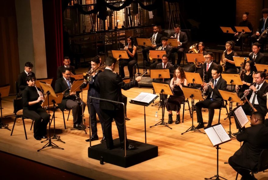  Maestro titular Gustavo Aprigio rege concerto que abre temporada da Banda Sinfônica Jovem de Goiás