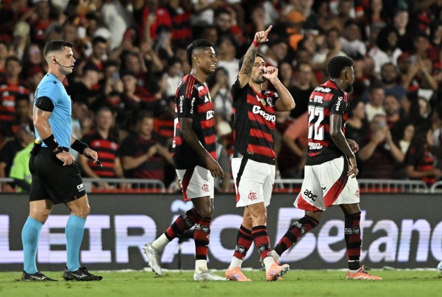 os-mais-escalados-do-cartola3A-flamengo-lidera-com-cinco-jogadores-na-selecao-e-dicas-para-se-destacar-em-2025-acompanhe-as-analises-e-estrategias-do-gato-mestre