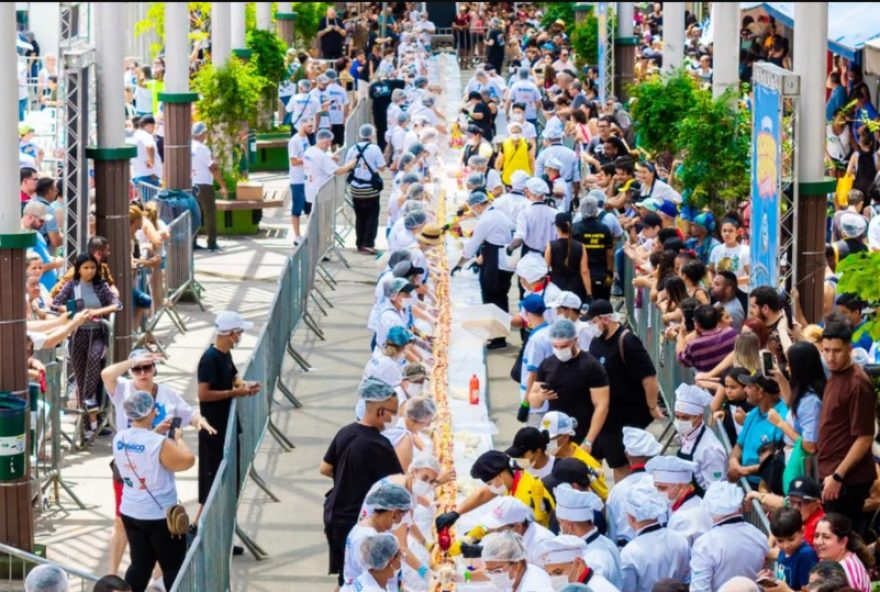 osasco-bate-recorde3A-maior-cachorro-quente-do-brasil-com-64-metros osasco-bate-recorde3A-maior-cachorro-quente-do-brasil-com-64-metros