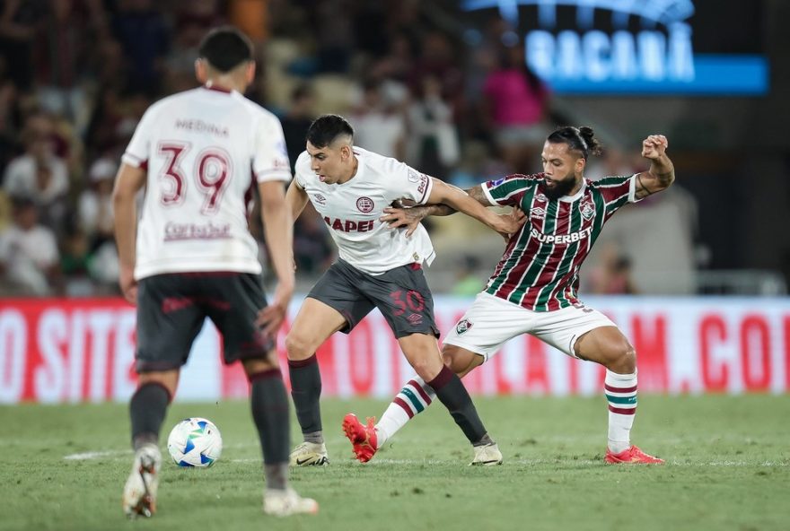 otavio-lamenta-saida-de-de-e-reconhece-vaias-da-torcida3A-22torcedor-jogando-contra22-fluminense-em-destaque