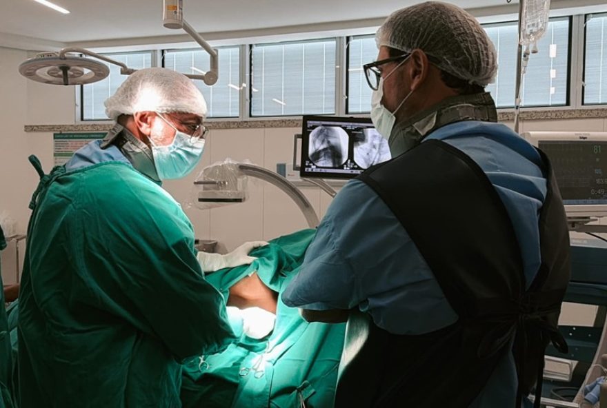 paciente-baleado-recebe-tratamento-com-polilaminina-para-lesao-medular-em-salvador paciente-baleado-recebe-tratamento-com-polilaminina-para-lesao-medular-em-salvador