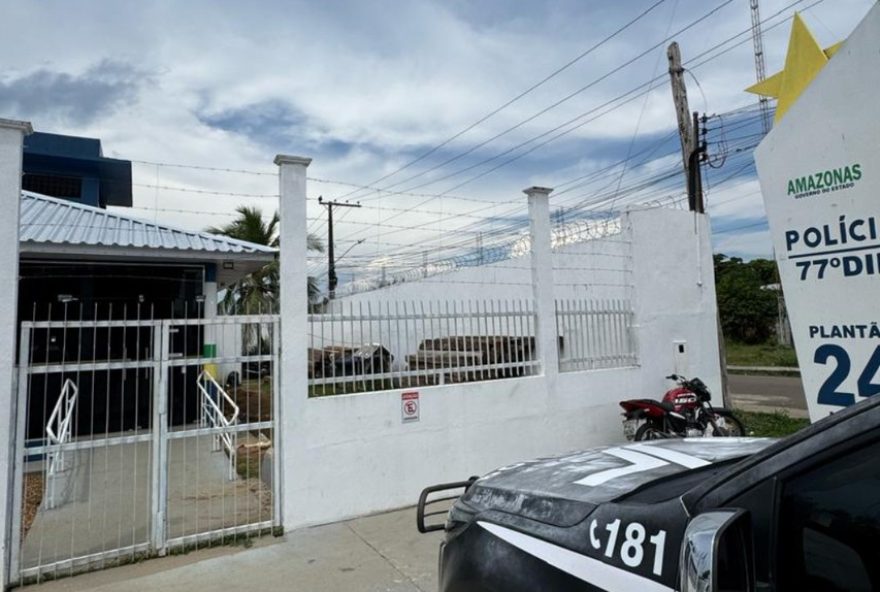 padrasto-suspeito-de-jogar-crianca-pela-janela-no-am3B-mae-presa-por-tortura padrasto-suspeito-de-jogar-crianca-pela-janela-no-am3B-mae-presa-por-tortura