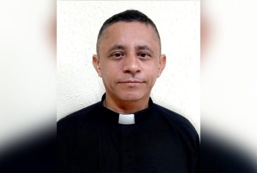 padre-e-denunciado-por-transfobia-em-missa-no-ceara3A-entidade-lgbt-aciona-ministerio-publico padre-e-denunciado-por-transfobia-em-missa-no-ceara3A-entidade-lgbt-aciona-ministerio-publico