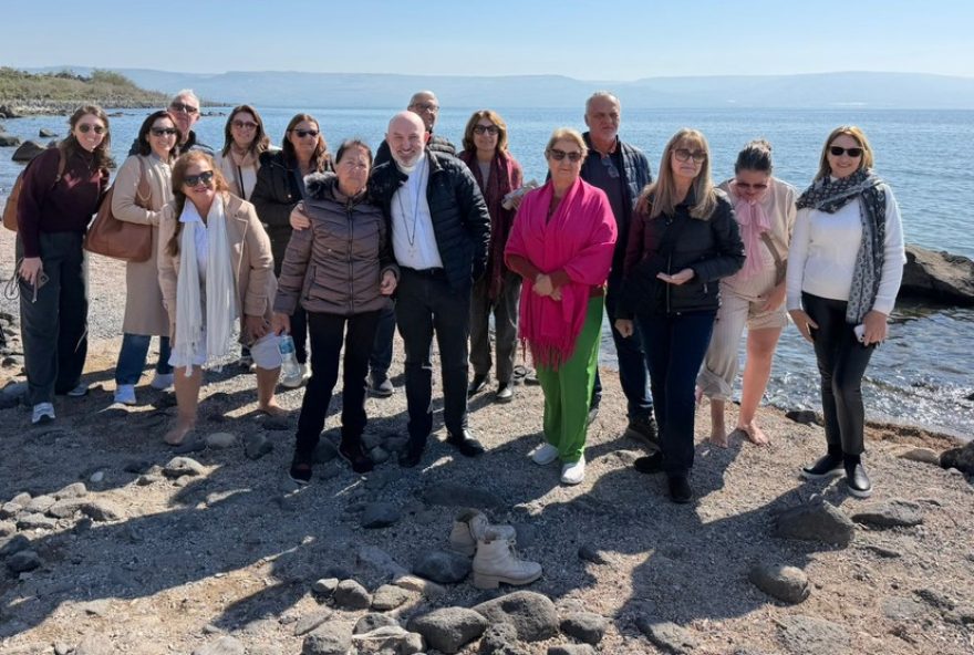 padre-em-peregrinacao-com-brasileiros-cruza-fronteira-israel-egito-apos-bombardeios-no-oriente-medio padre-em-peregrinacao-com-brasileiros-cruza-fronteira-israel-egito-apos-bombardeios-no-oriente-medio