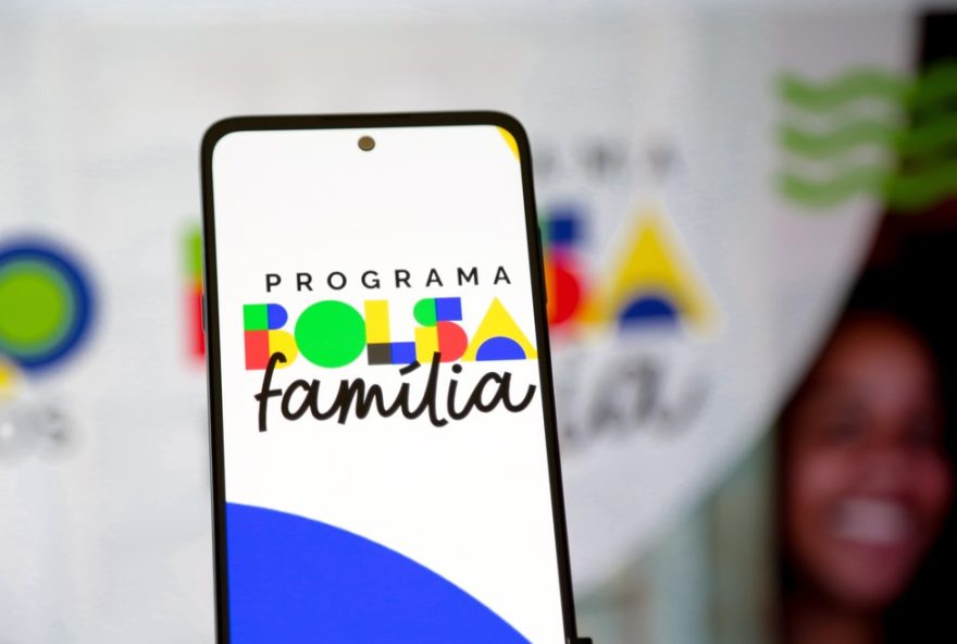 pagamento-do-bolsa-familia-para-1572C1-mil-familias-no-vale-e-regiao