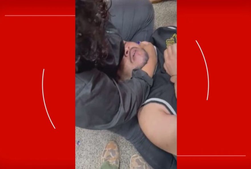 pai-agride-professor-no-df-em-defesa-da-filha-com-deficiencia-visual