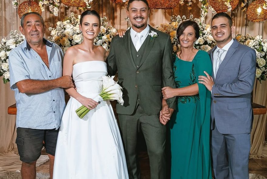 pai-descalco-e-de-bermuda-no-casamento-da-filha3A-reflexao-sobre-valores-e-aparencia
