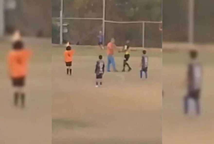 pai-invade-campo-em-jogo-de-futebol-infantil-e-ameaca-arbitro-em-goias