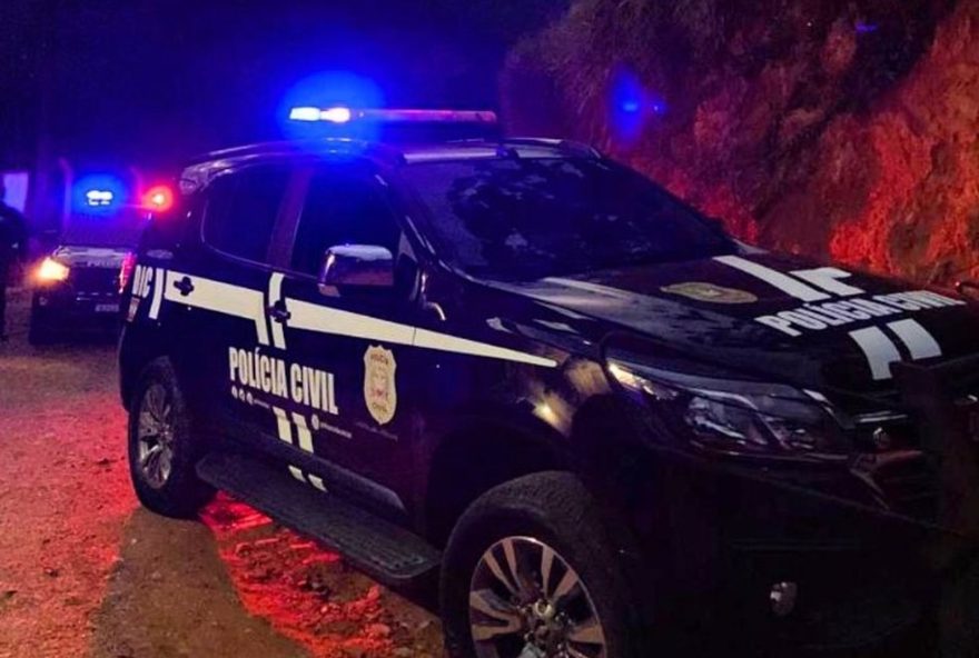 pai-mata-filho-de-5-anos-e-ataca-companheira-com-facadas-em-sc3A-policia