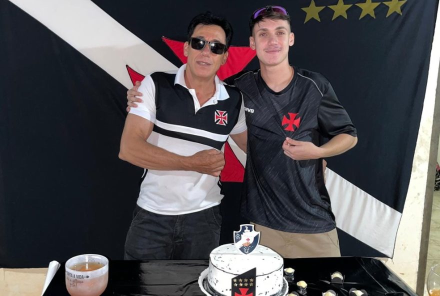 pai-realiza-sonho-de-infancia-ao-assistir-vasco-pela-1a-vez-no-estadio3A-22viagem-emocionante-de-16h-de-onibus22 pai-realiza-sonho-de-infancia-ao-assistir-vasco-pela-1a-vez-no-estadio3A-22viagem-emocionante-de-16h-de-onibus22