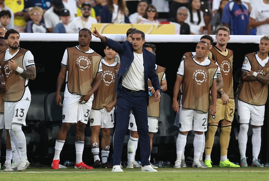 paiva-enaltece-postura-do-botafogo-em-vitoria-sobre-o-psg-na-copa-do-mundo-de-clubes