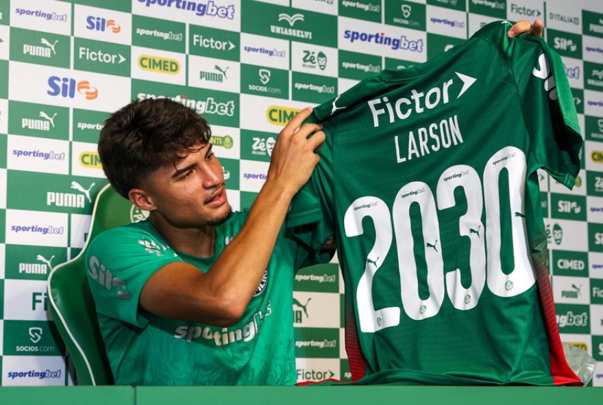 palmeiras-assina-contrato-com-a-joia-larson-ate-2030-no-time-profissional palmeiras-assina-contrato-com-a-joia-larson-ate-2030-no-time-profissional
